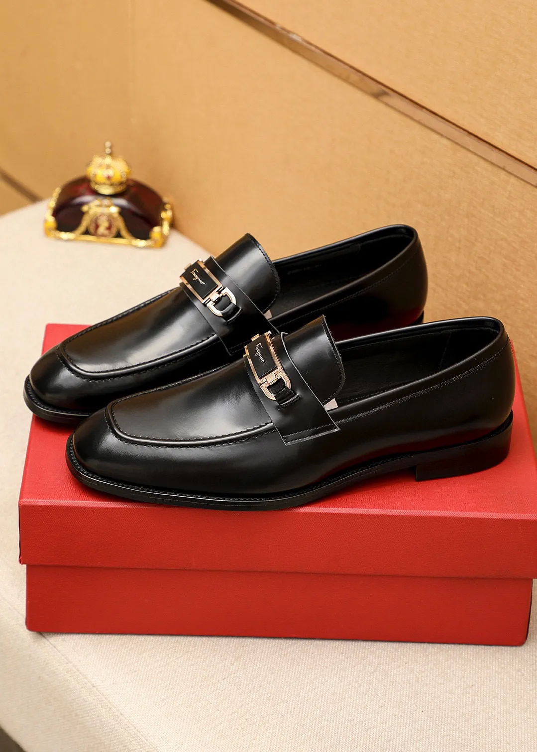 Men's shoes💰460💰 Product trademark: Ferragamo "Ferragamo" casual leather shoes Regular size: 38-44 (45🉑️customized) Product materials: Selected imported first-layer open-edge beaded cowhide leather upper + luxury hardware buckle, imported water-dyed cowhide leather lining. Strong three-dimensional visual effect, original outsole color: 1⃣️color optional